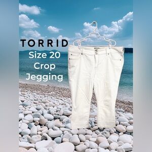 🤍 Torrid Crop Jegging – Size 20 | Super Soft & Stretchy
